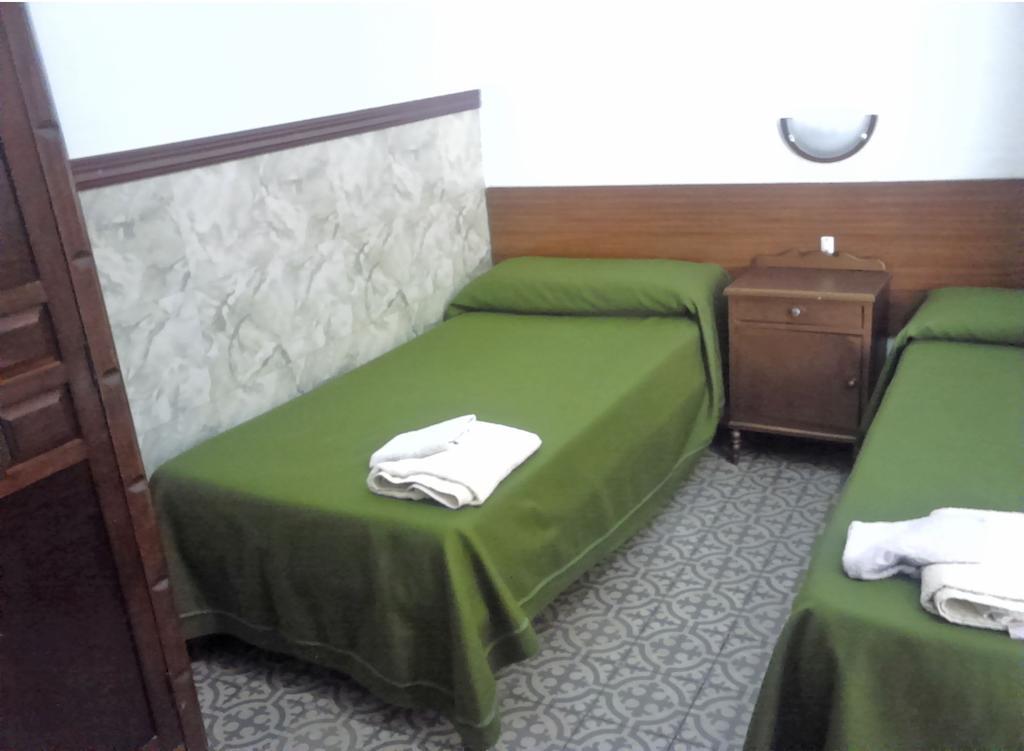 Hostal Union Campana Seville Room photo